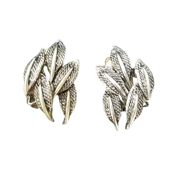 VINTAGE SILVERPLATED CLUSTER LEAF MOTIF CLIP ON EARRINGS - Picture 3 of 4